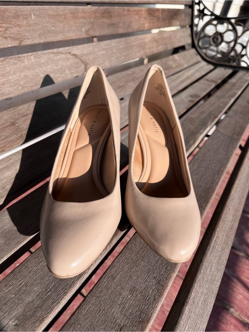 Kelly & Katie Genna Almond Toe Nude Pearl Pumps Size 7 M Taupe Beige Heels